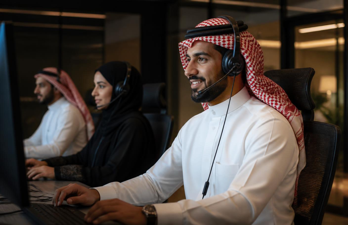 فريق دعم فني يستقبل مكالمات العملاء